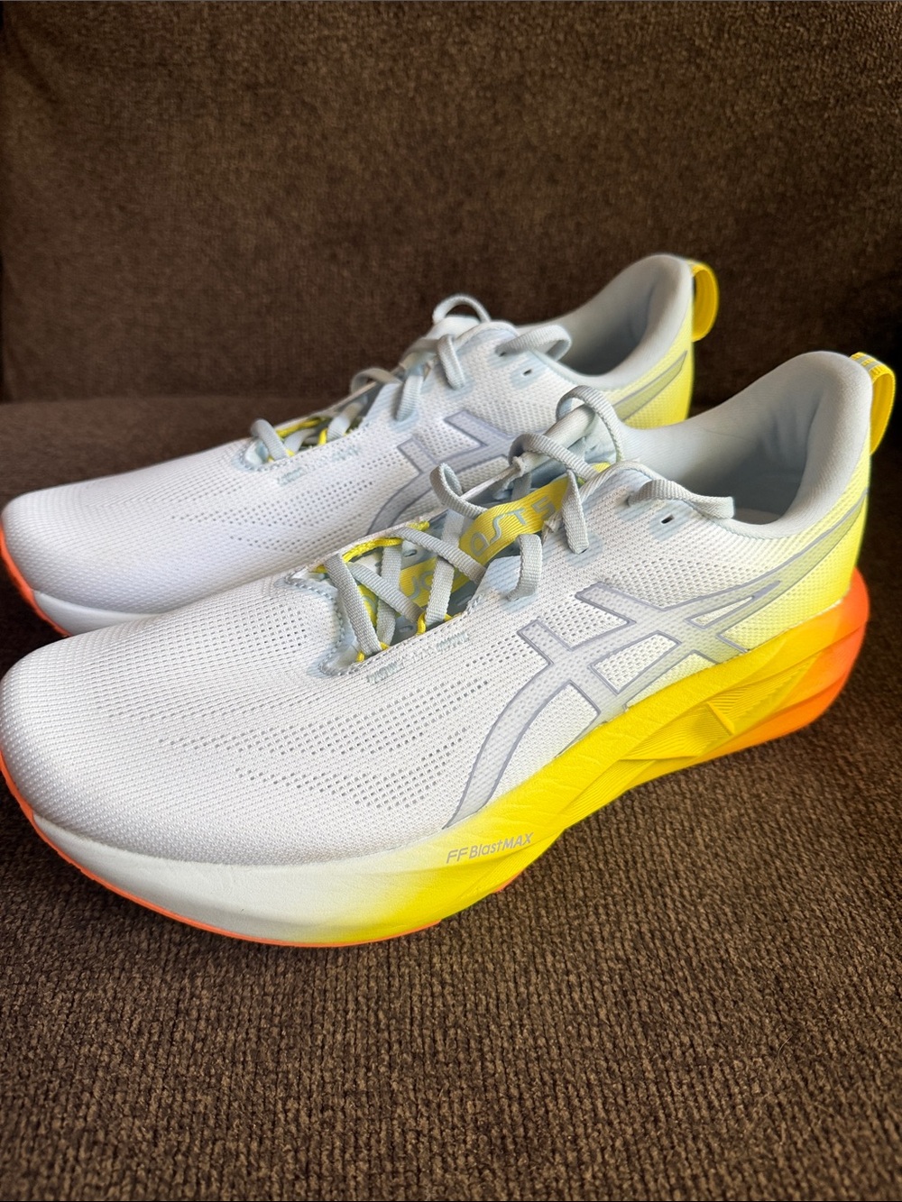 ASICS Novablast 5